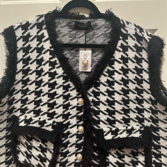 Black and White Preppy Houndstooth Sweater Vest - Picture 7 of 10
